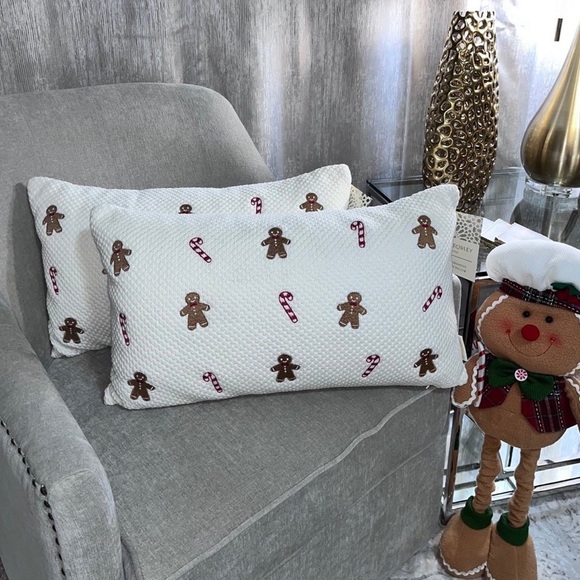 2-NWT CYNTHIA ROWLEY EMBROIDERED GINGERBREAD AND CANDY CANE HOLIDAY PILLOW - Picture 6 of 12